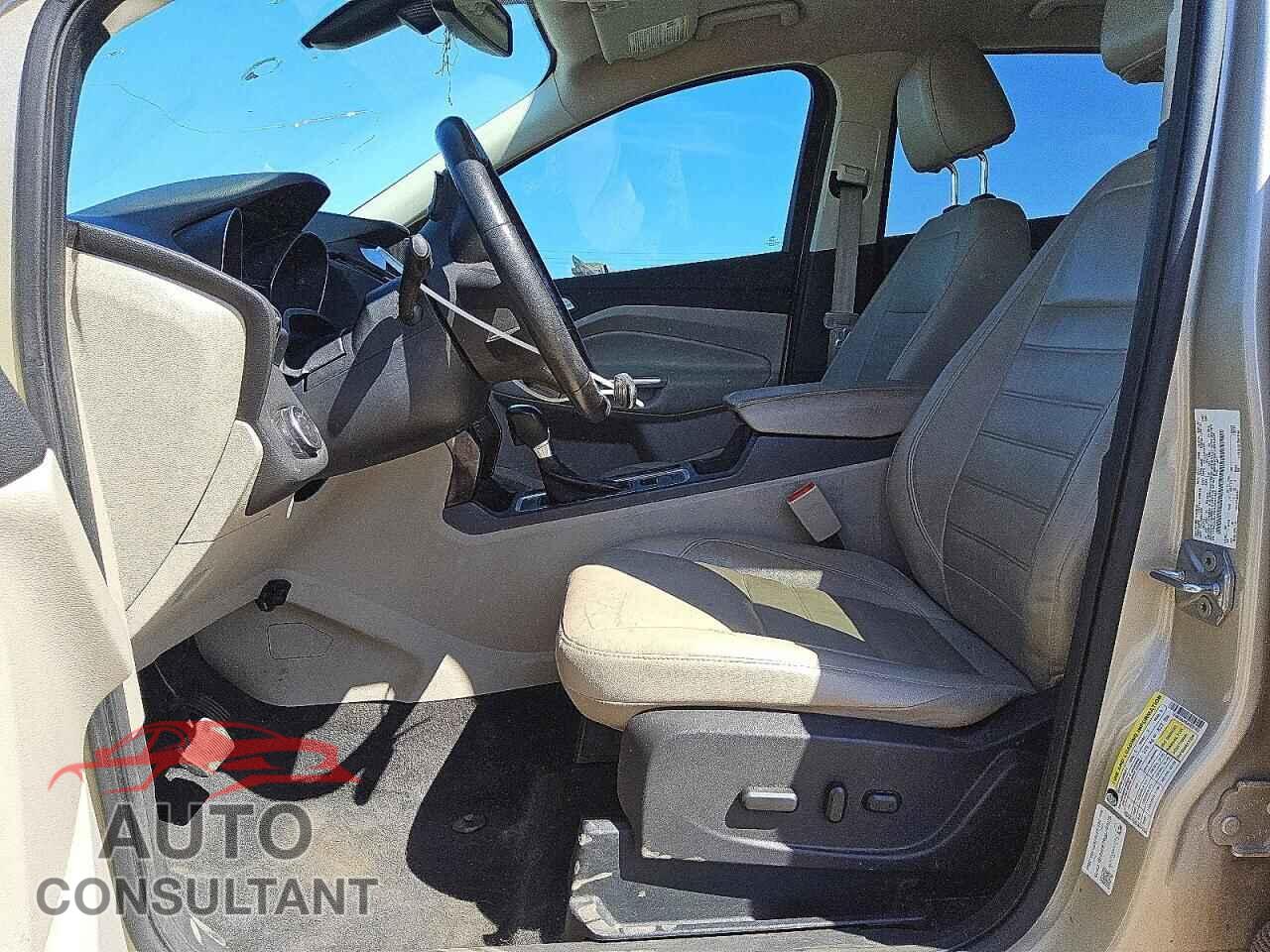 FORD ESCAPE 2017 - 1FMCU0J95HUE97352
