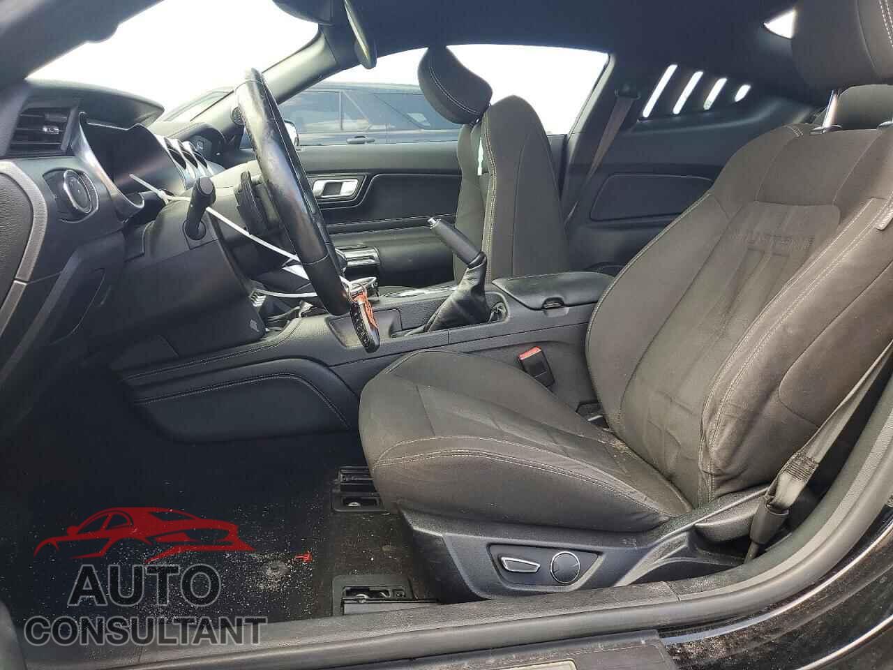 FORD MUSTANG 2019 - 1FA6P8TH2K5156820