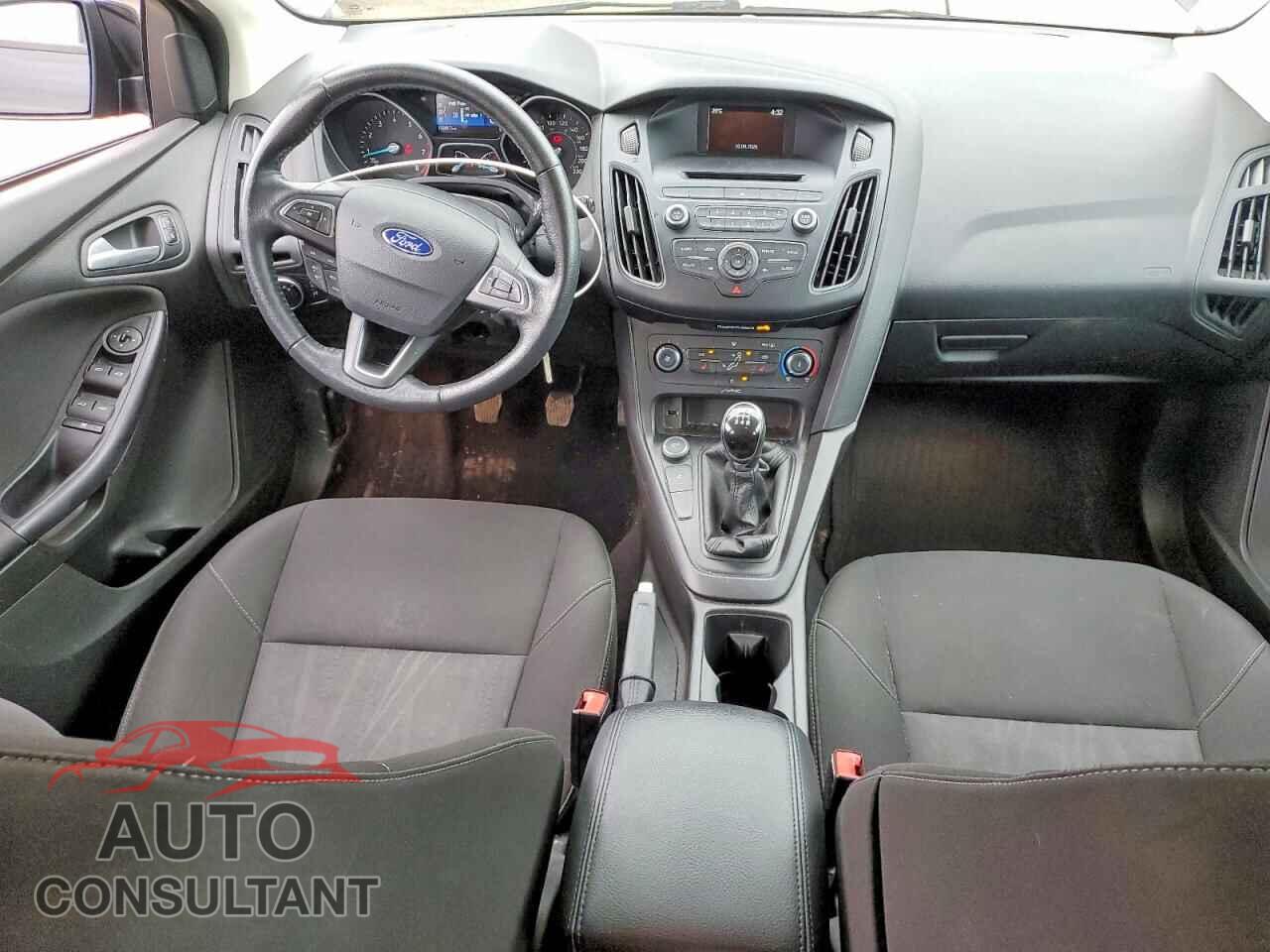 FORD FOCUS 2015 - 1FADP3K20FL352456