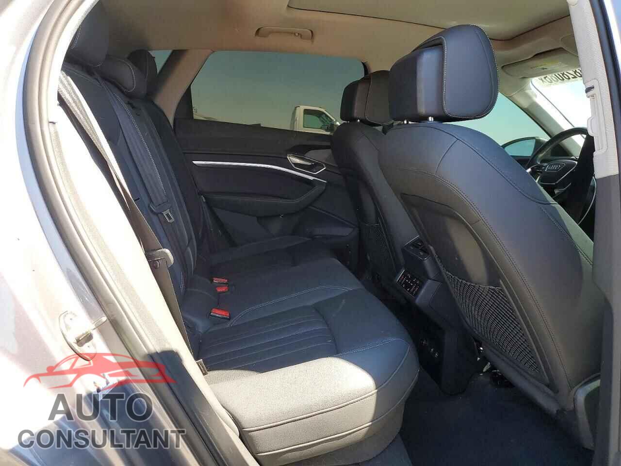 AUDI E-TRON 2019 - WA1LABGE5KB013108