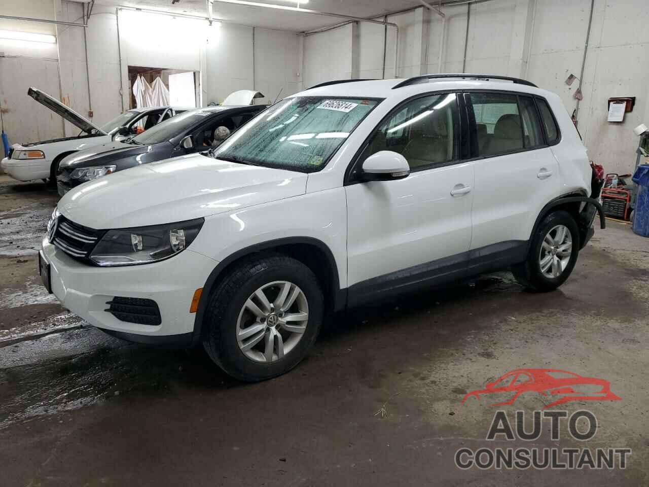 VOLKSWAGEN TIGUAN 2017 - WVGBV7AX3HW512841