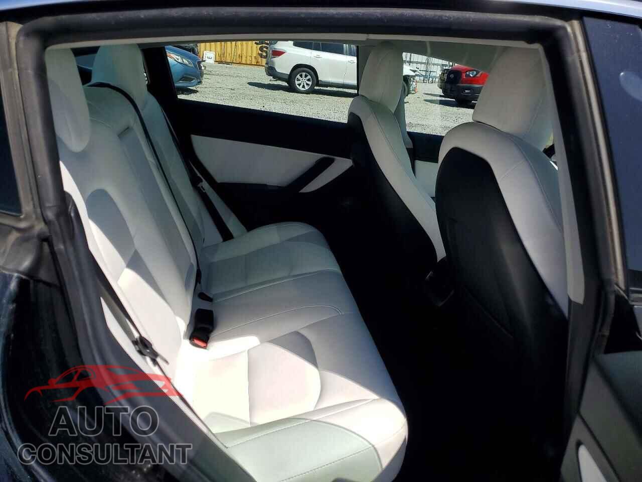 TESLA MODEL 3 2019 - 5YJ3E1EB5KF238347