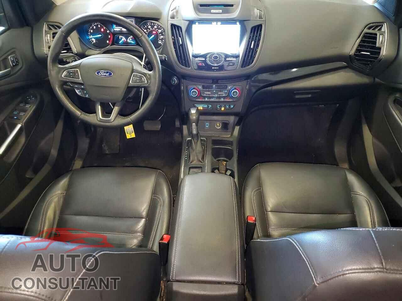 FORD ESCAPE 2018 - 1FMCU9J96JUA66948