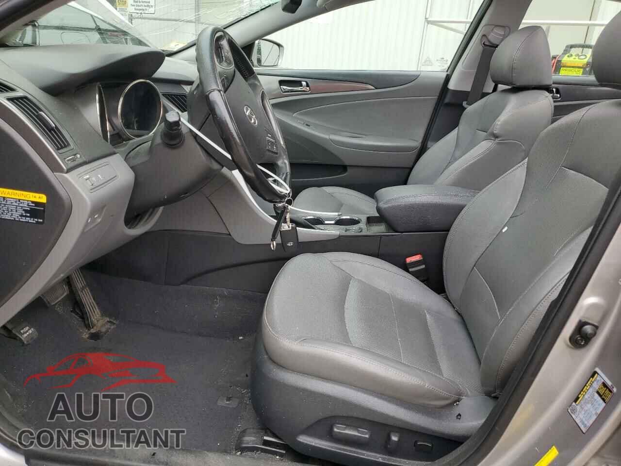 HYUNDAI SONATA 2012 - KMHEC4A46CA020995
