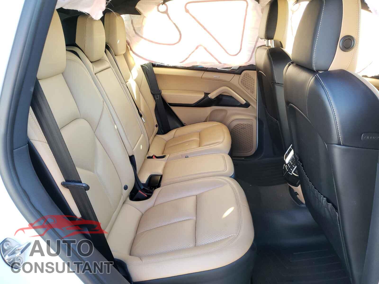 PORSCHE CAYENNE 2016 - WP1AA2A21GKA38265