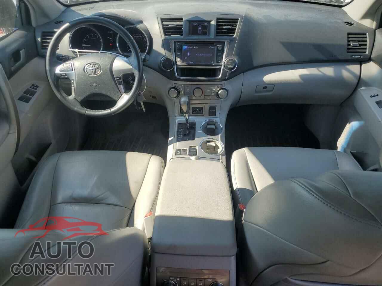 TOYOTA HIGHLANDER 2013 - 5TDBK3EH8DS240435