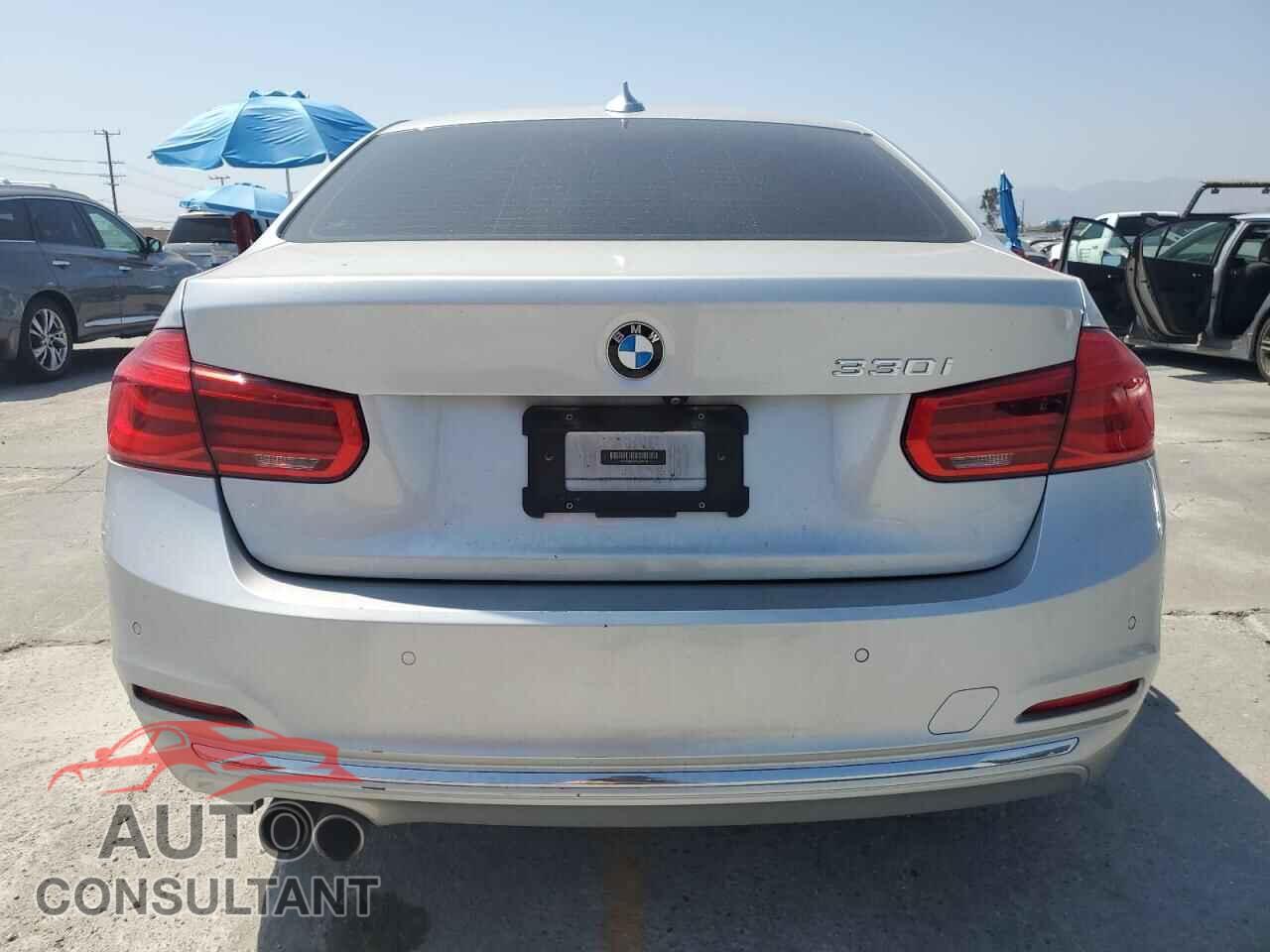 BMW 3 SERIES 2018 - WBA8B9C52JEE80782