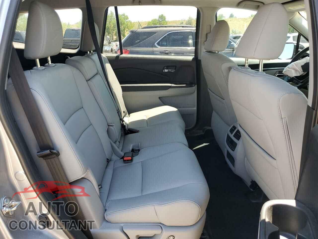 HONDA PILOT 2017 - 5FNYF6H59HB020944