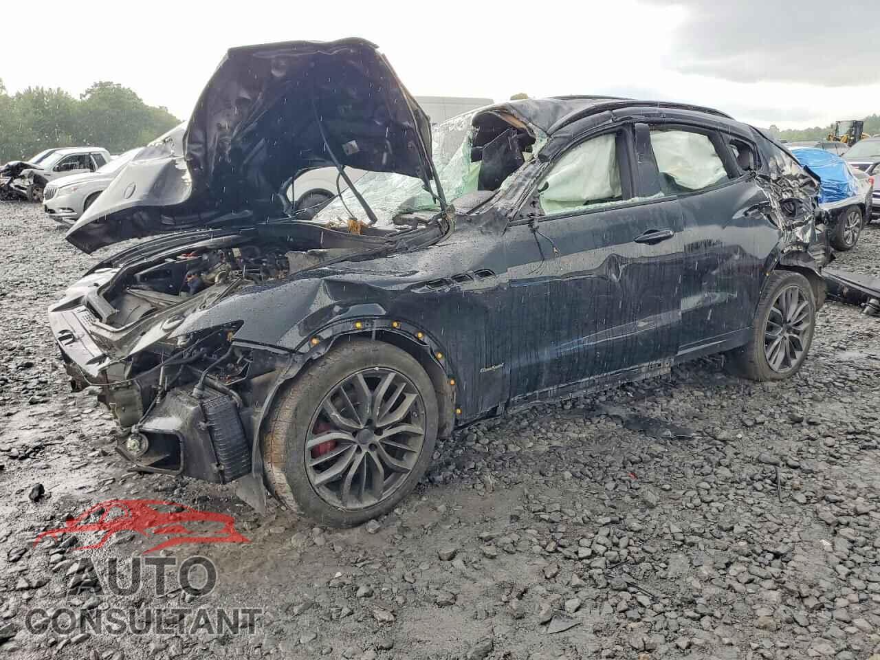 MASERATI ALL OTHER 2018 - ZN661XUS1JX302013