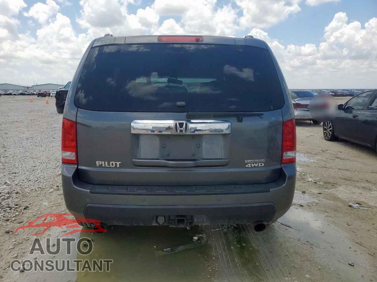 HONDA PILOT 2011 - 5FNYF4H98BB044215