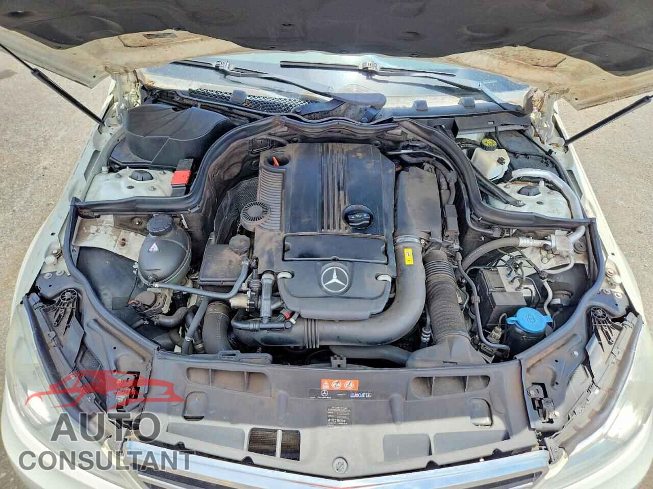 MERCEDES-BENZ C-CLASS 2012 - WDDGF4HB2CR240201