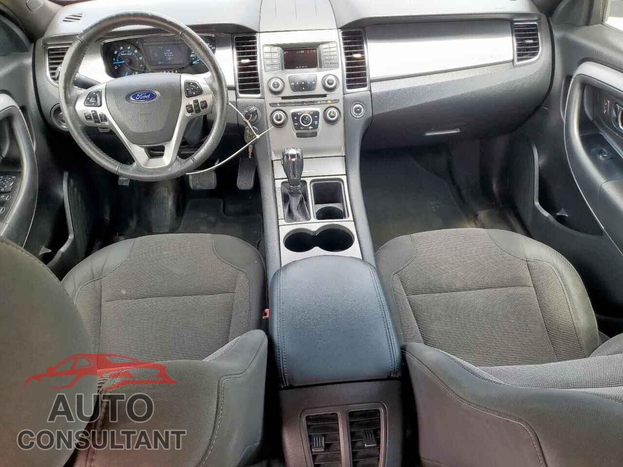 FORD TAURUS 2018 - 1FAHP2E85JG104037