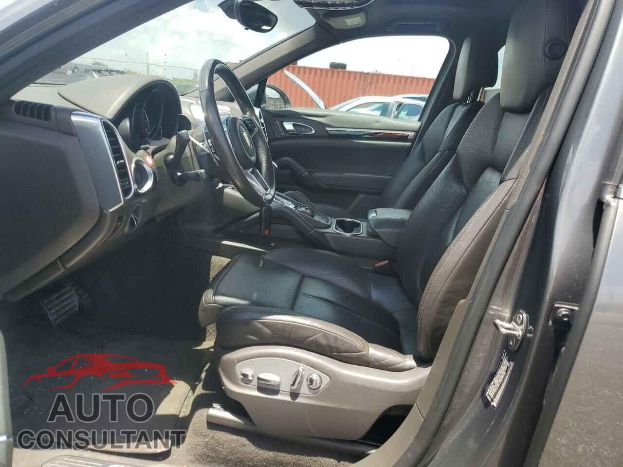 PORSCHE CAYENNE 2018 - WP1AA2A27JKA03978