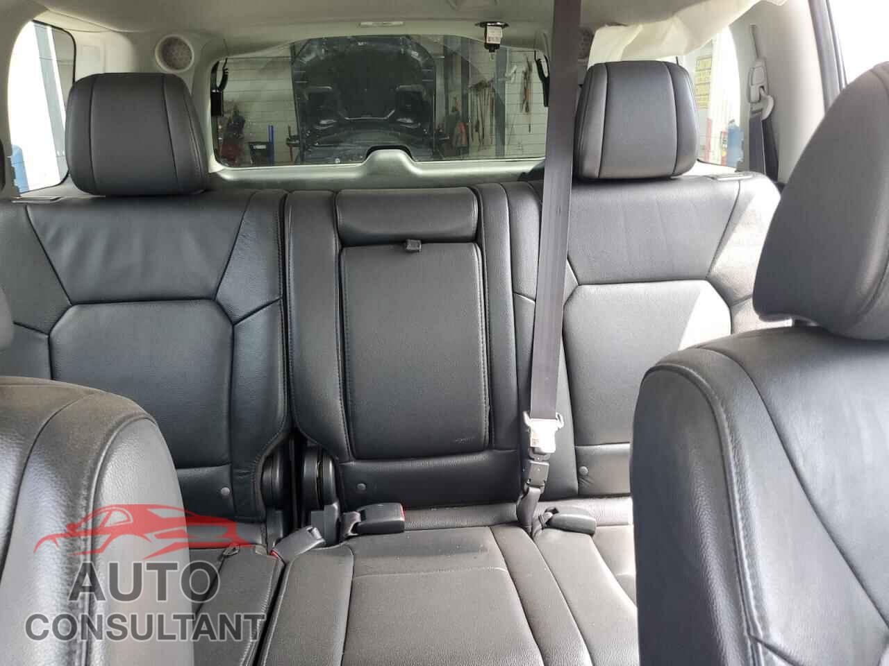 HONDA PILOT 2015 - 5FNYF3H96FB008345