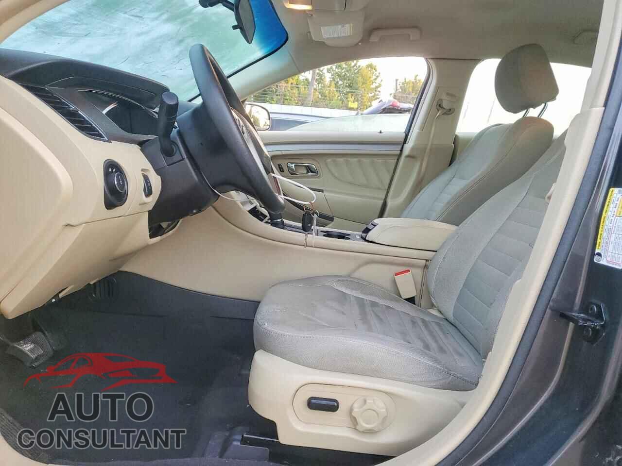 FORD TAURUS 2018 - 1FAHP2D82JG141256
