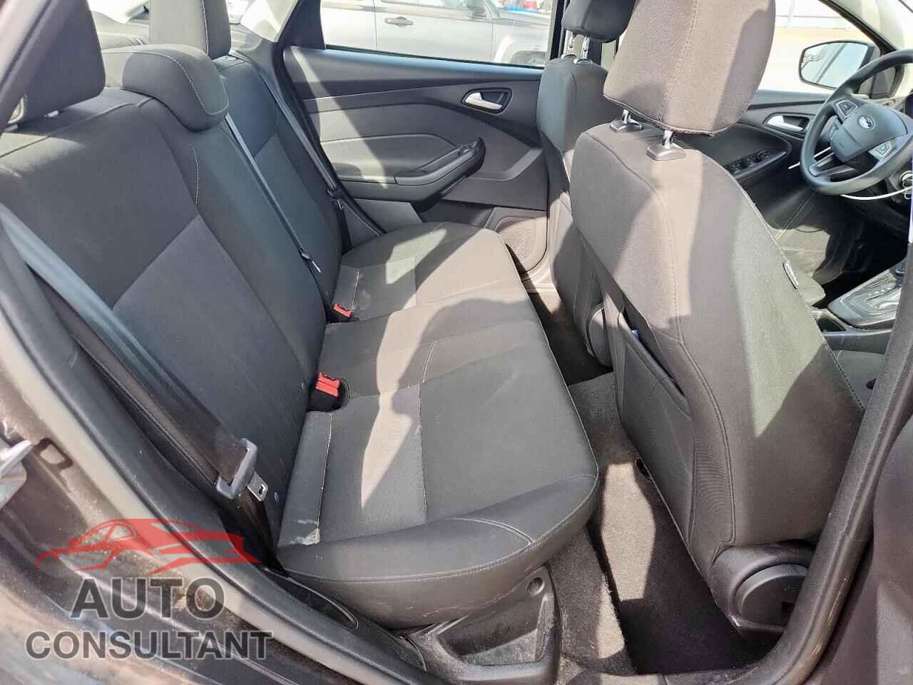 FORD FOCUS 2015 - 1FADP3F22FL219627