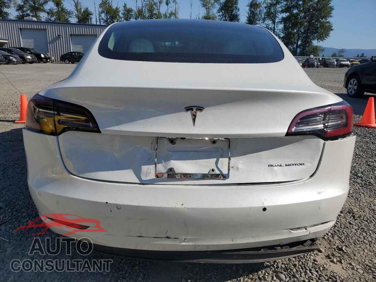 TESLA MODEL 3 2018 - 5YJ3E1EB8JF096705
