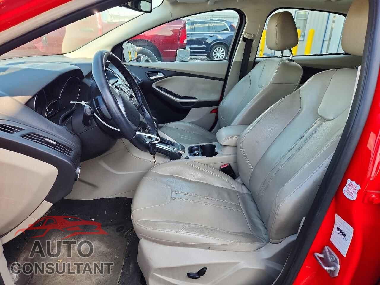 FORD FOCUS 2012 - 1FAHP3M2XCL357819