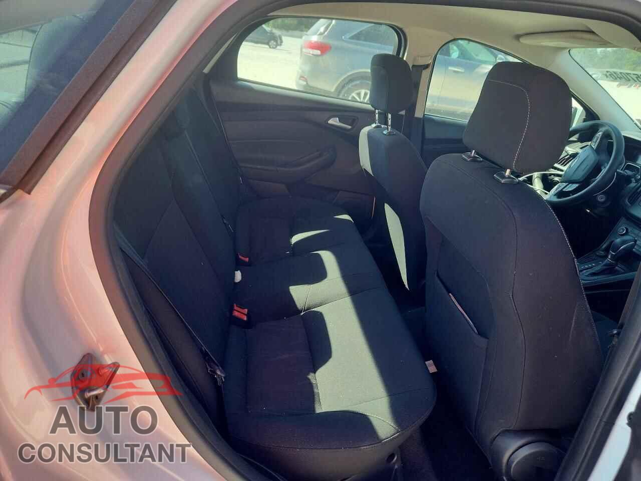 FORD FOCUS 2018 - 1FADP3F25JL295402