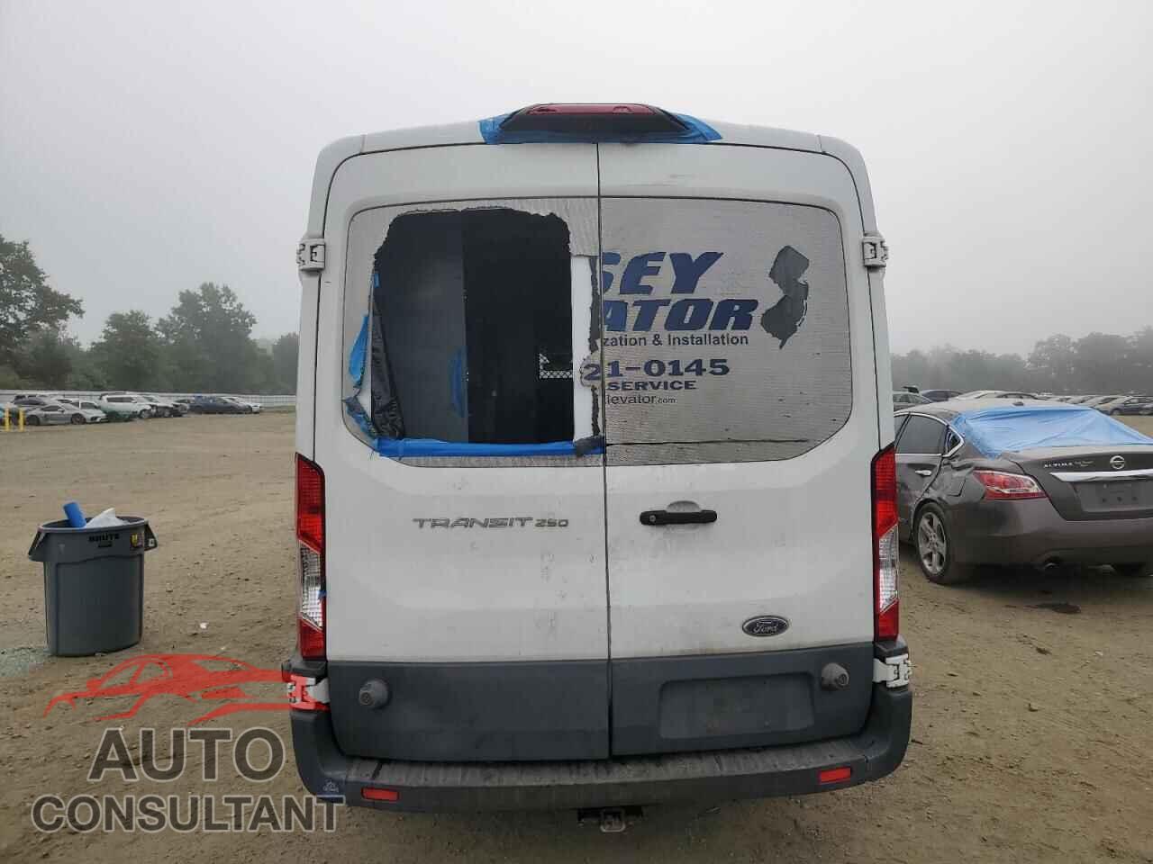 FORD TRANSIT 2018 - 1FTYR2CM4JKB02233