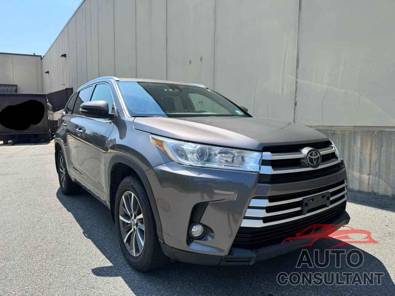 TOYOTA HIGHLANDER 2018 - 5TDJZRFH0JS558568