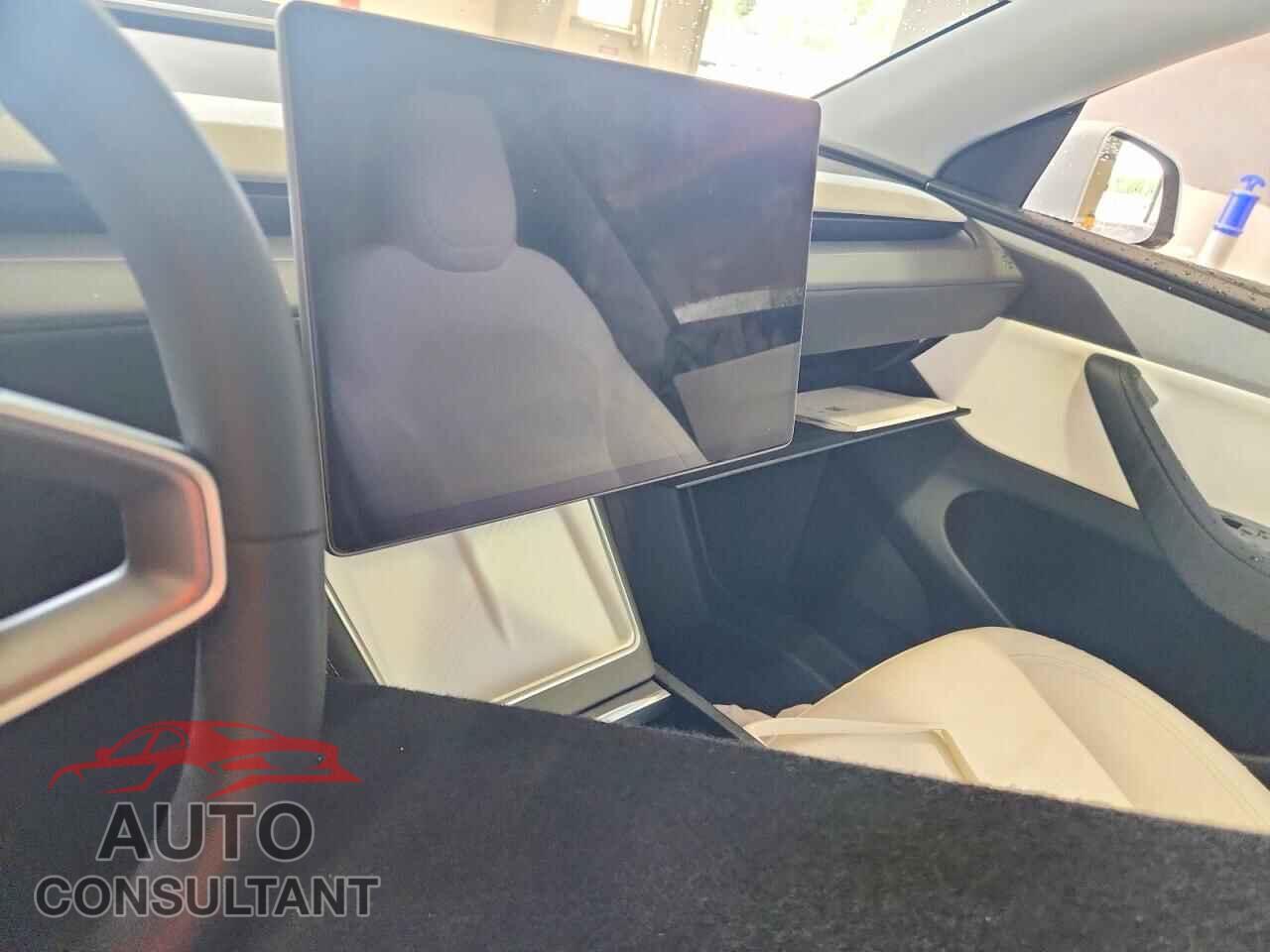 TESLA MODEL Y 2026 - 7SAYGDEE6TA461297