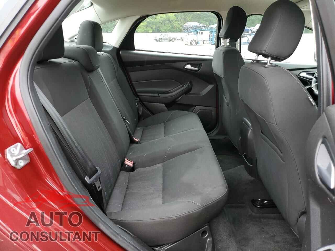 FORD FOCUS 2015 - 1FADP3F2XFL296326