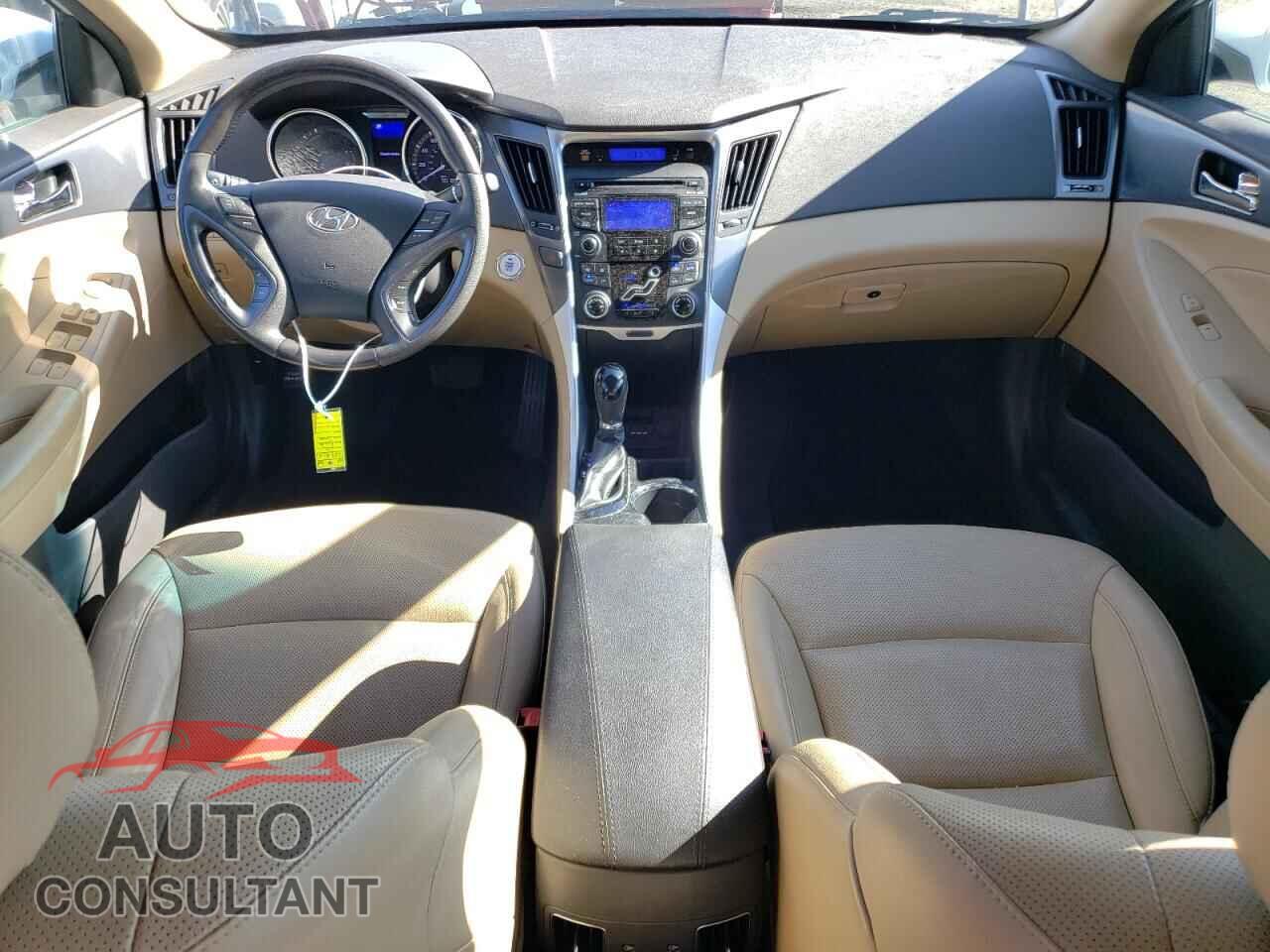 HYUNDAI SONATA 2012 - KMHEC4A47CA054895