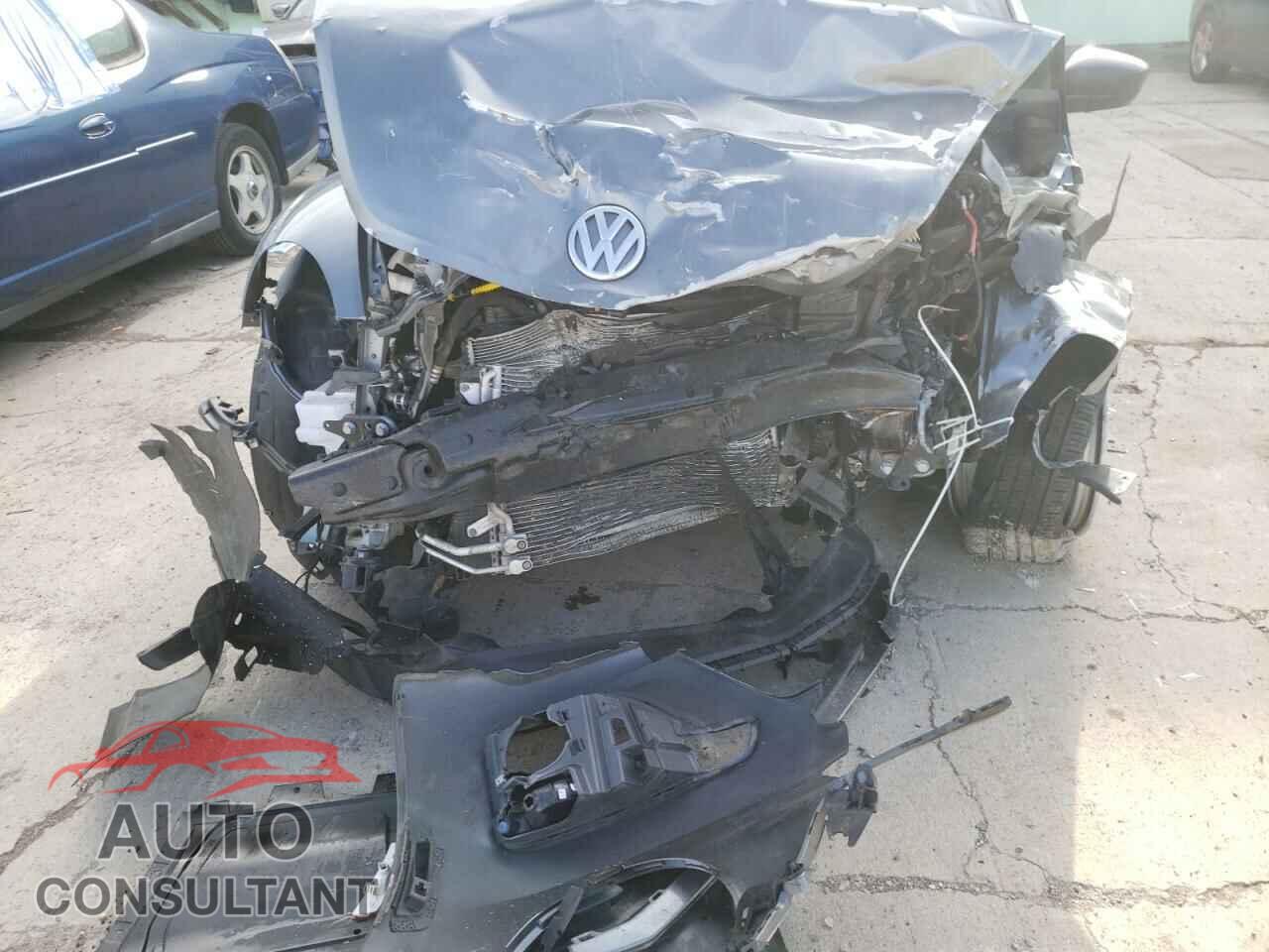 VOLKSWAGEN BEETLE 2017 - 3VWF17AT6HM600438