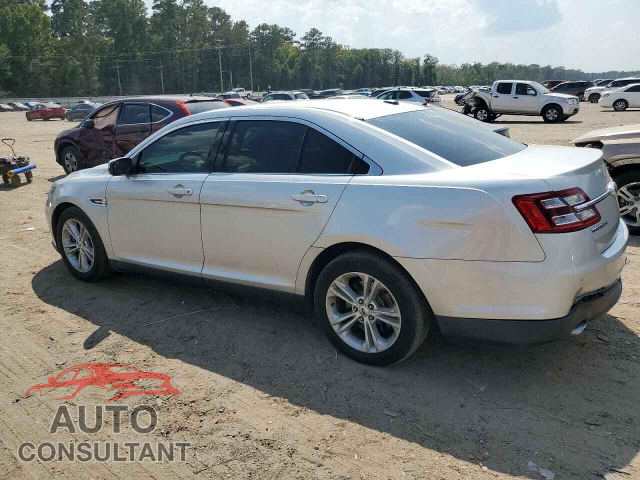 FORD TAURUS 2018 - 1FAHP2E87JG132129