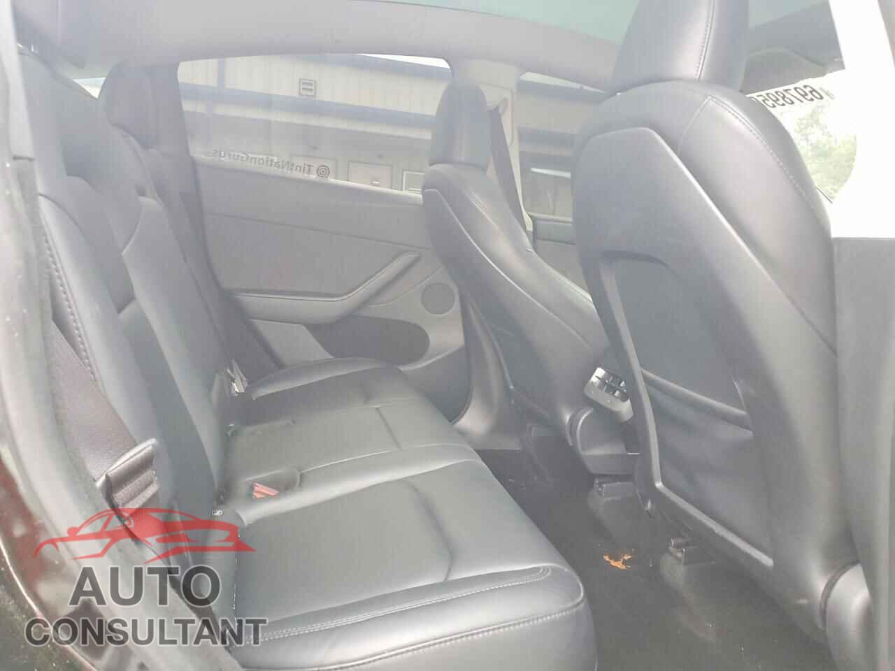 TESLA MODEL Y 2024 - 7SAYGDEE8RA250319