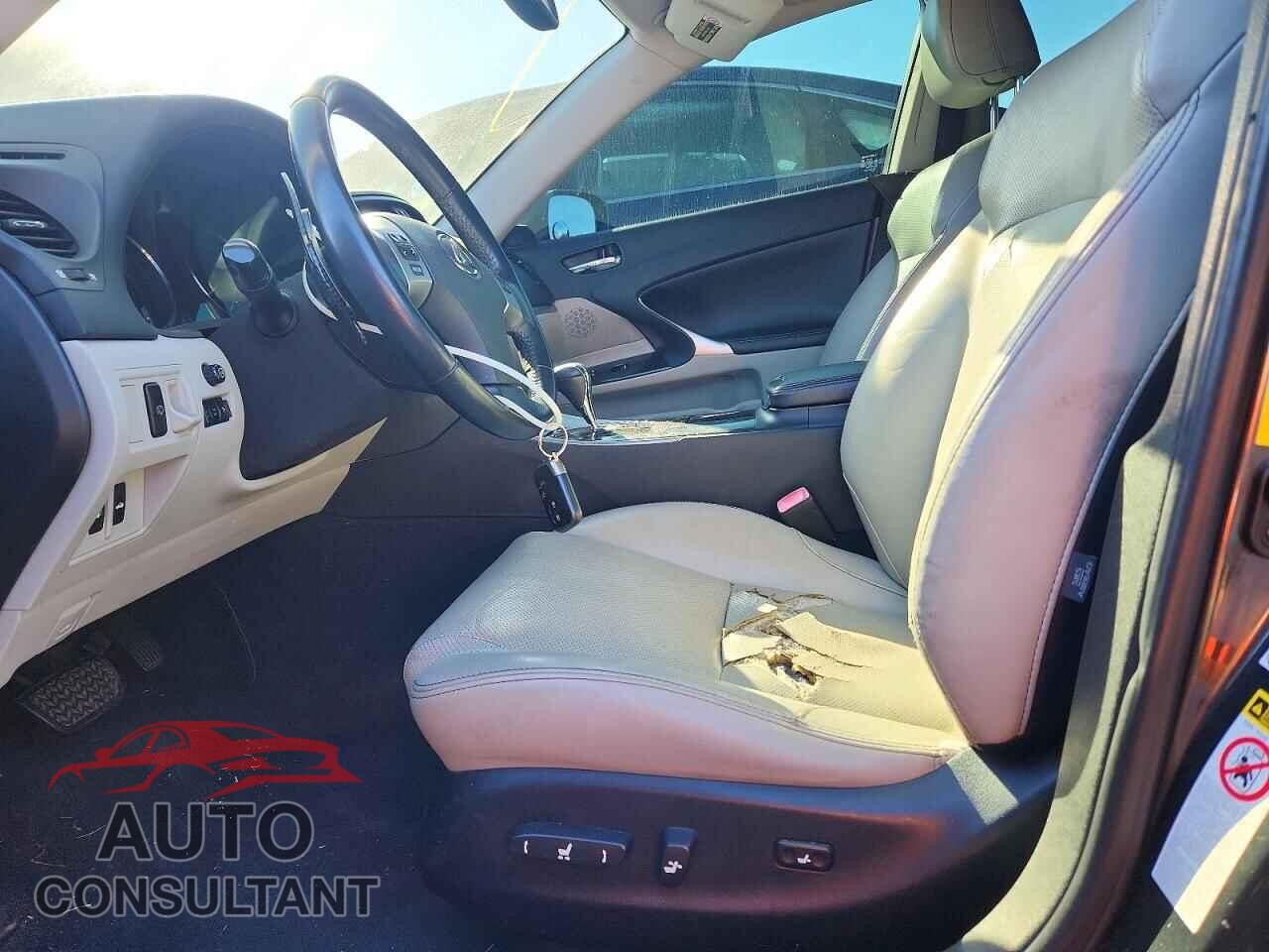 LEXUS IS 2011 - JTHBE5C26B5028216