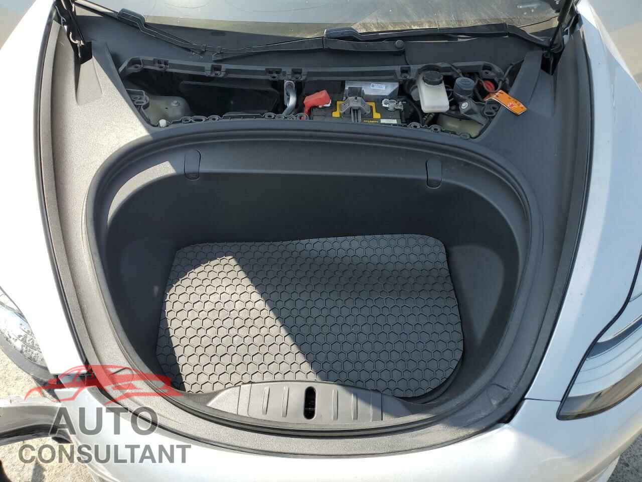 TESLA MODEL 3 2018 - 5YJ3E1EB0JF100519