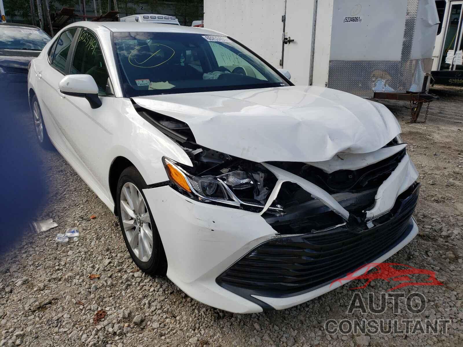 TOYOTA CAMRY 2018 - 4T1B11HK7JU078105
