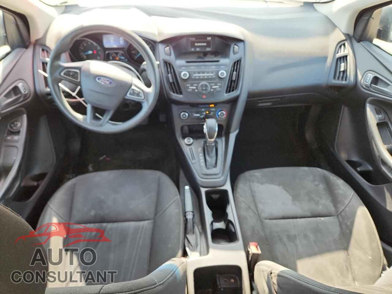 FORD FOCUS 2015 - 1FADP3E26FL219678
