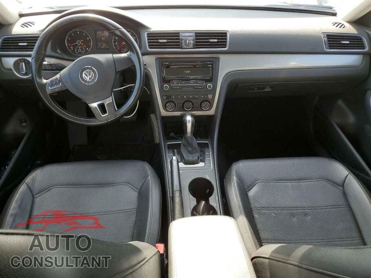 VOLKSWAGEN PASSAT 2015 - 1VWAT7A32FC096487