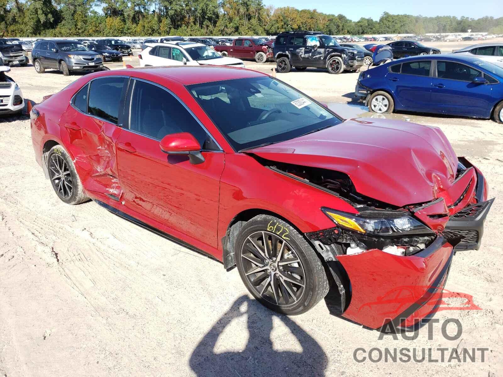 TOYOTA CAMRY 2021 - 4T1G11AK0MU440912