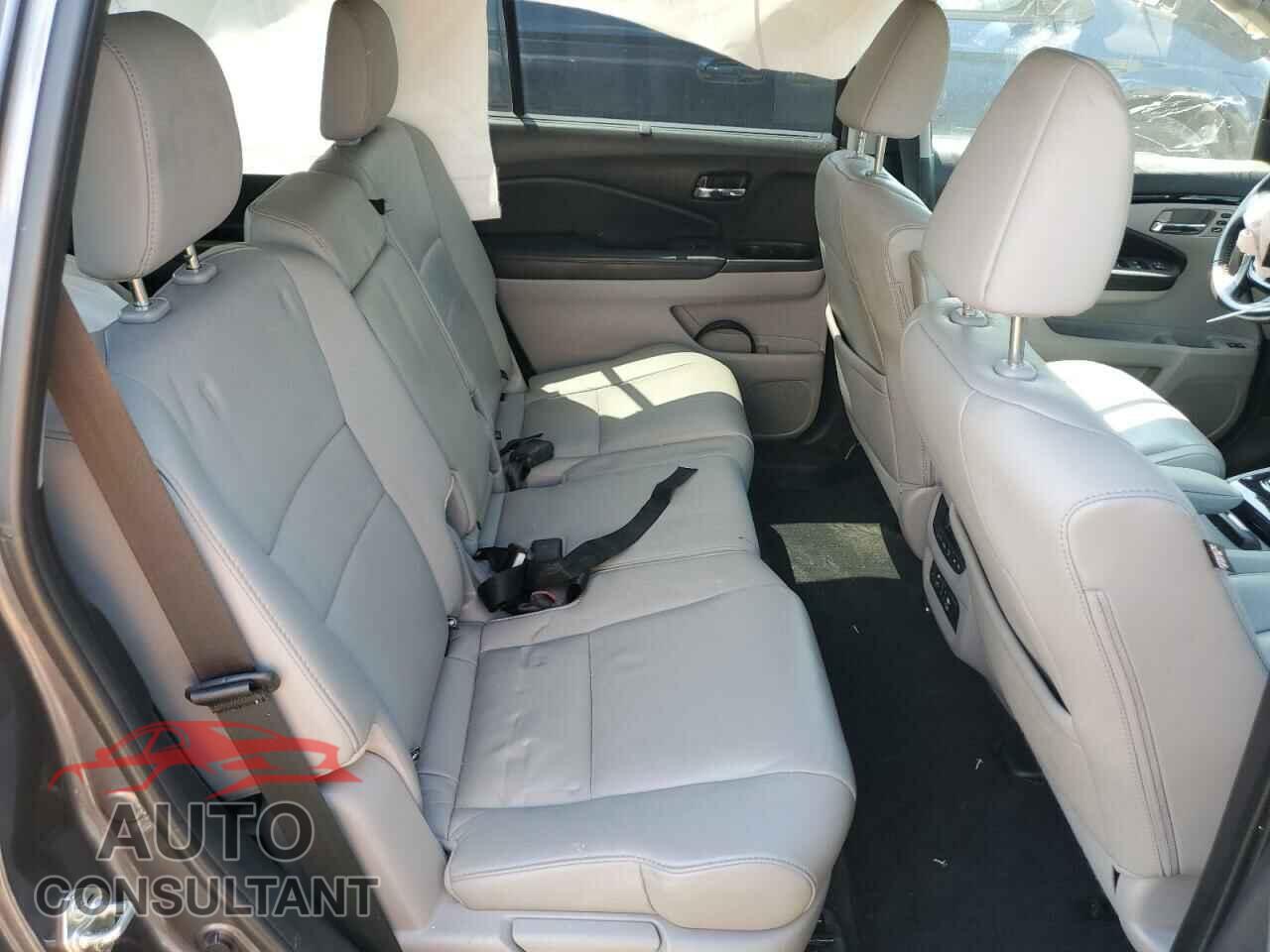 HONDA PILOT 2017 - 5FNYF5H93HB019429
