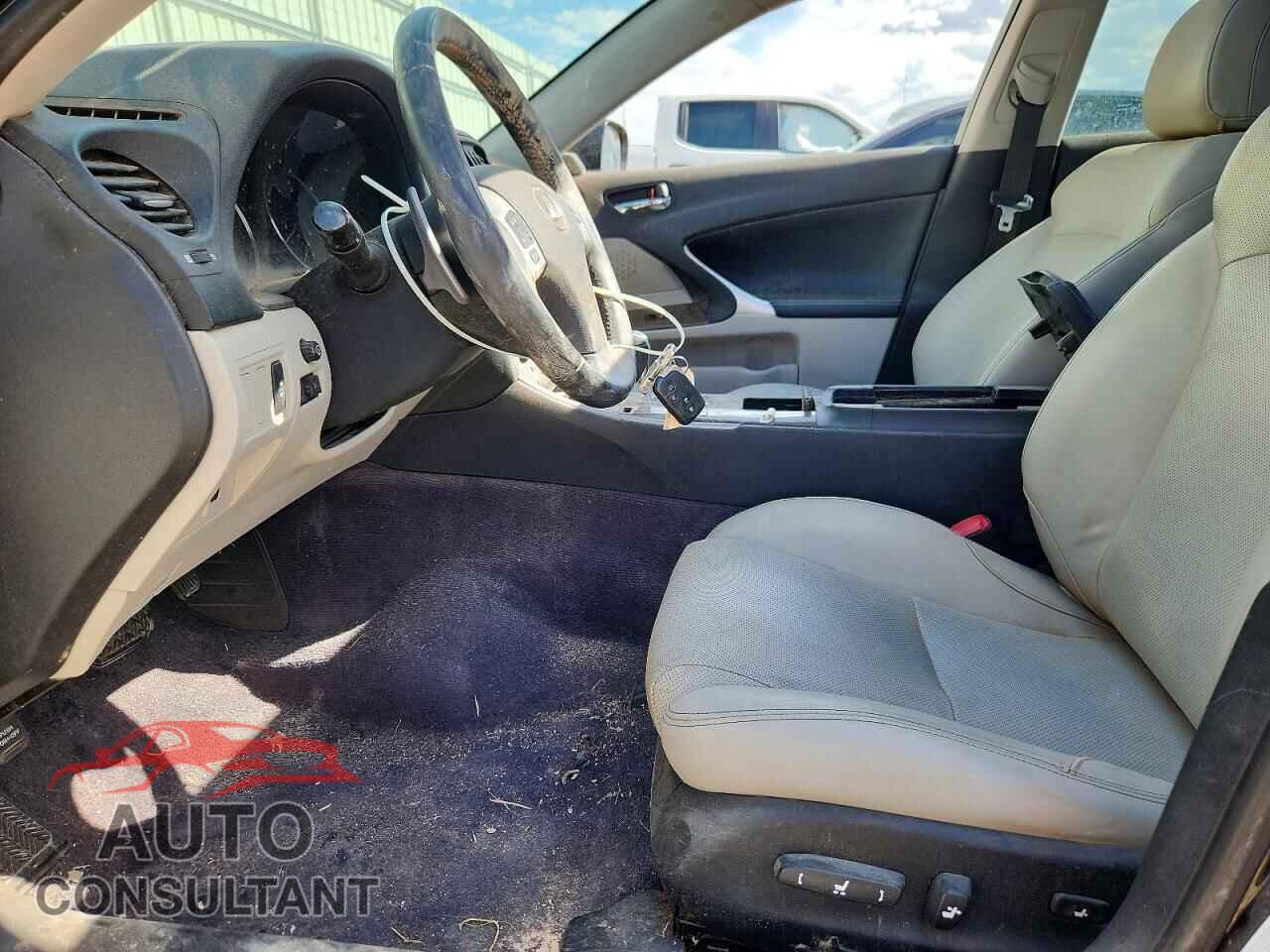 LEXUS IS 2013 - JTHCF5C25D5061566