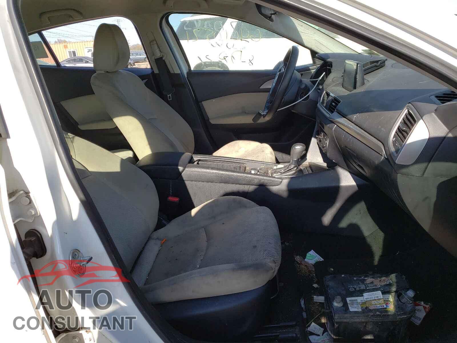 MAZDA 3 2018 - 3MZBN1U74JM170848