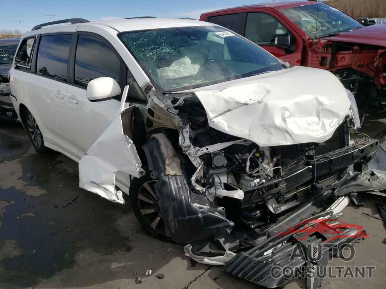 TOYOTA SIENNA 2018 - 5TDJZ3DC1JS189417