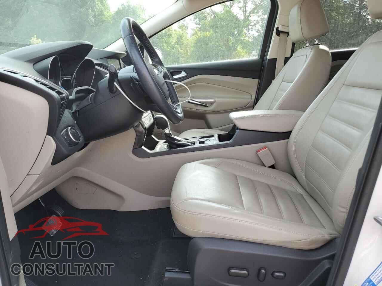 FORD ESCAPE 2017 - 1FMCU0J94HUC79113