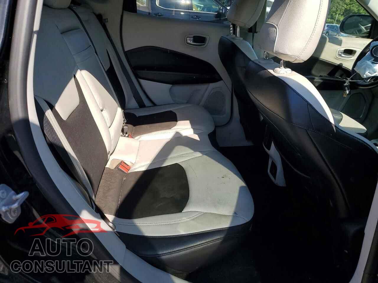 JEEP COMPASS 2018 - 3C4NJDBB6JT150028