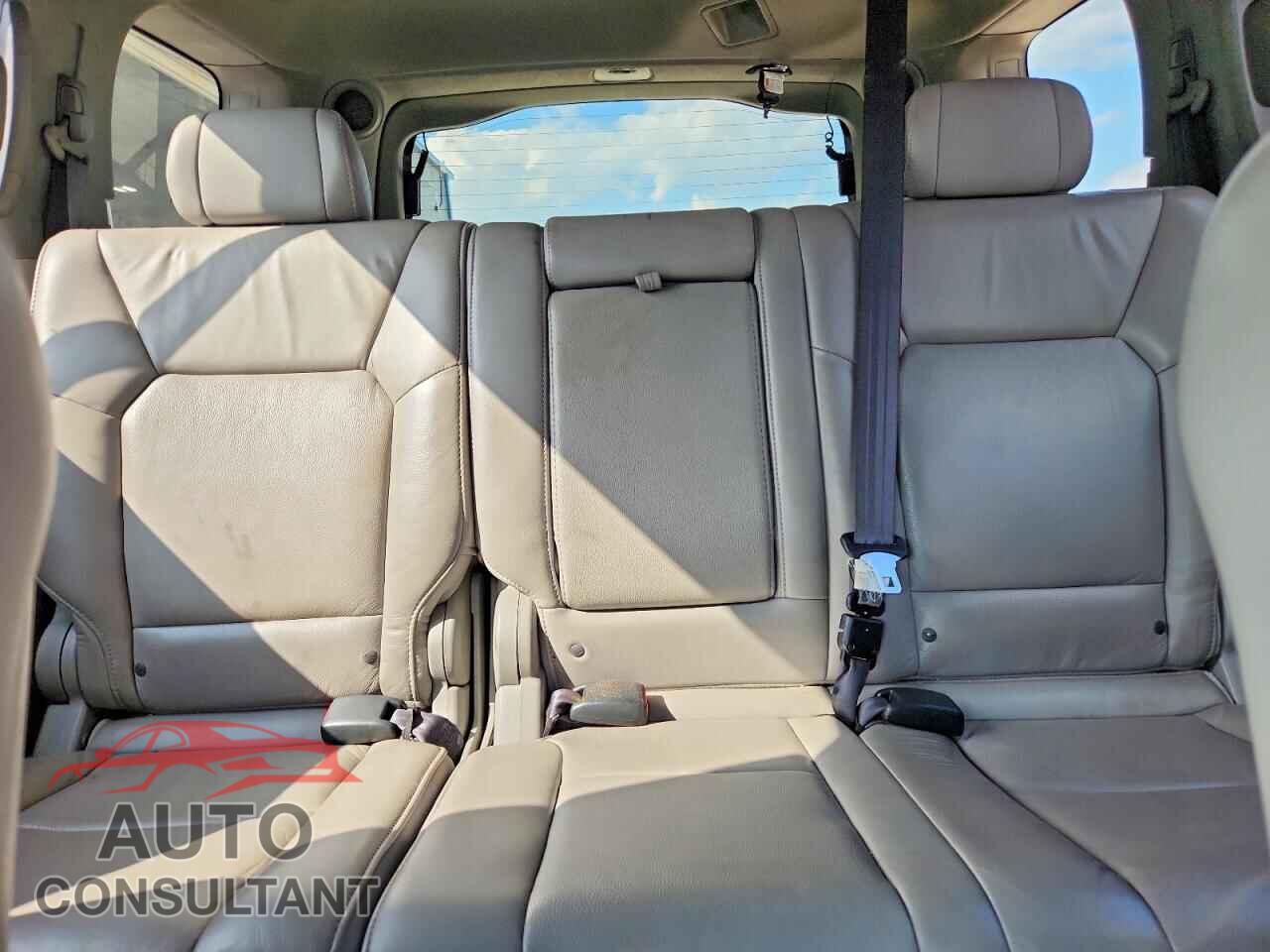 HONDA PILOT 2011 - 5FNYF4H63BB040255