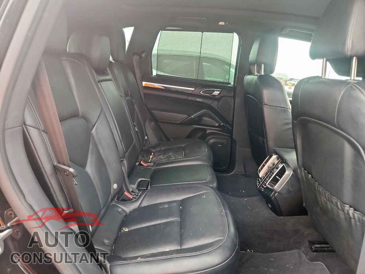 PORSCHE CAYENNE 2017 - WP1AA2A29HKA82726