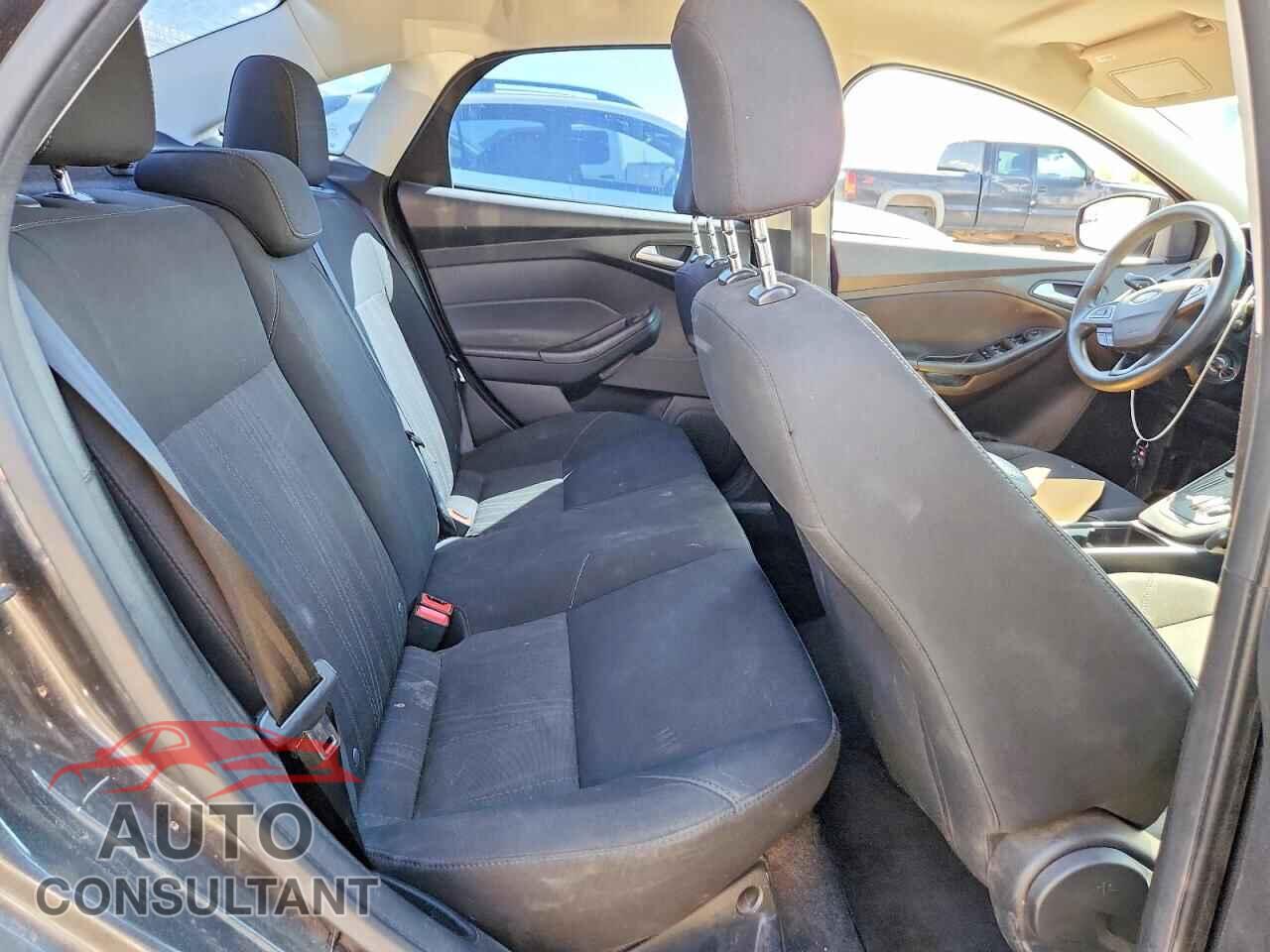 FORD FOCUS 2017 - 1FADP3F21HL328924