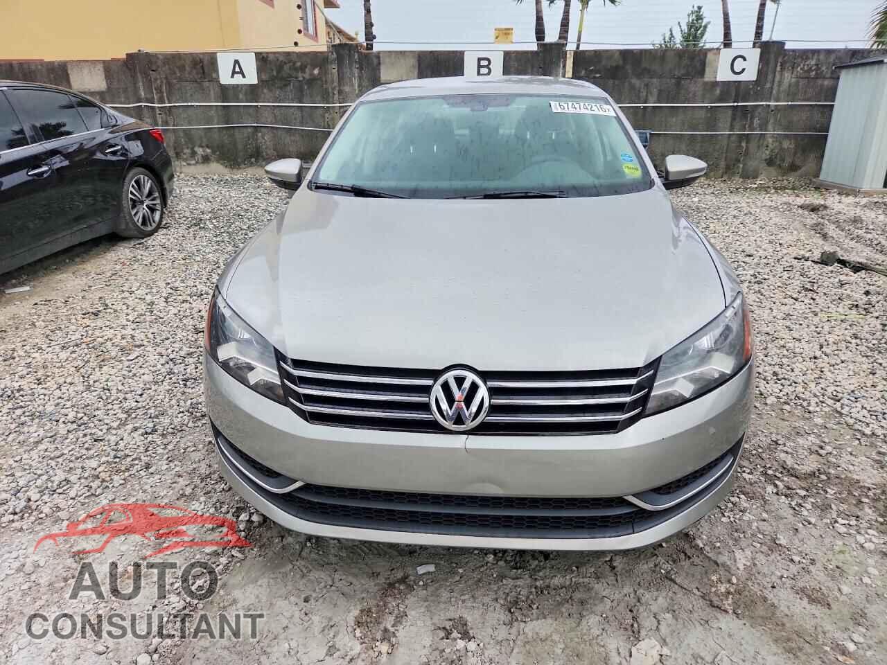 VOLKSWAGEN PASSAT 2012 - 1VWAP7A39CC008437