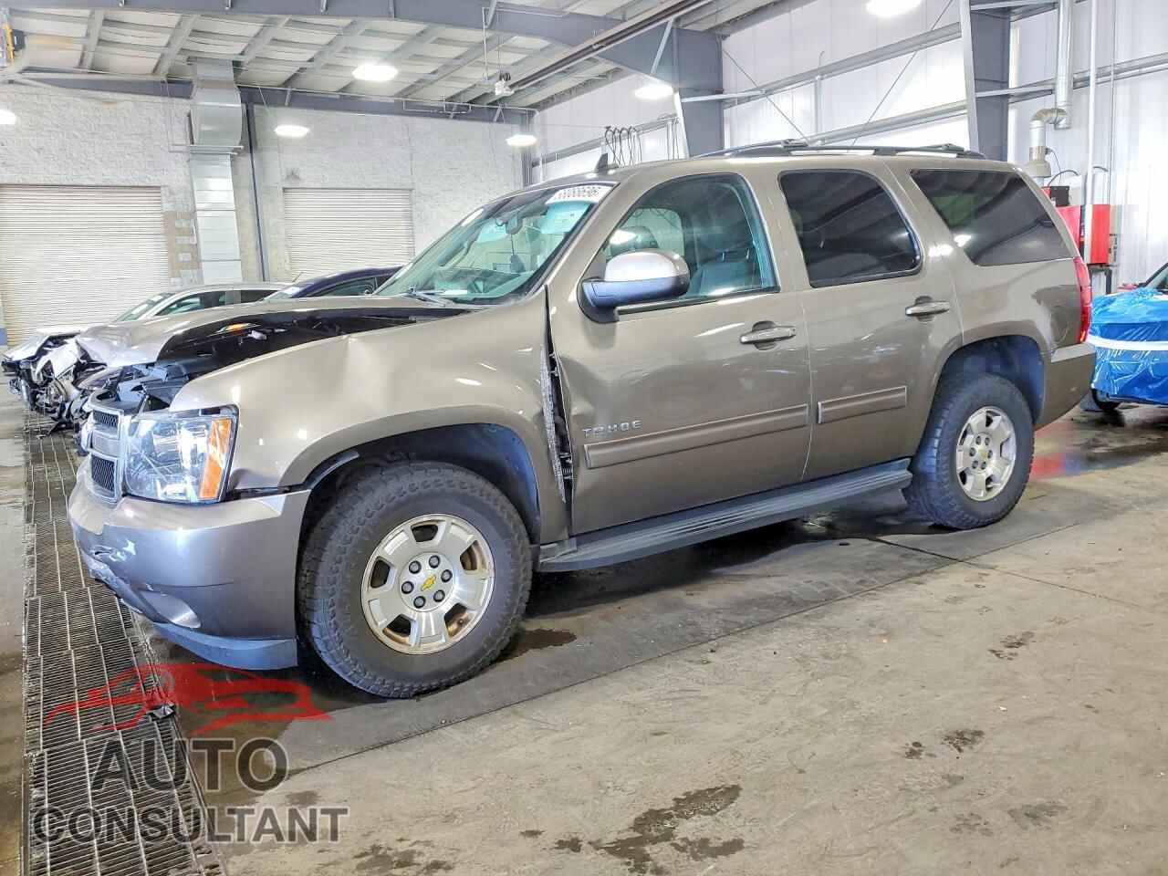 CHEVROLET TAHOE 2011 - 1GNSKAE02BR283069