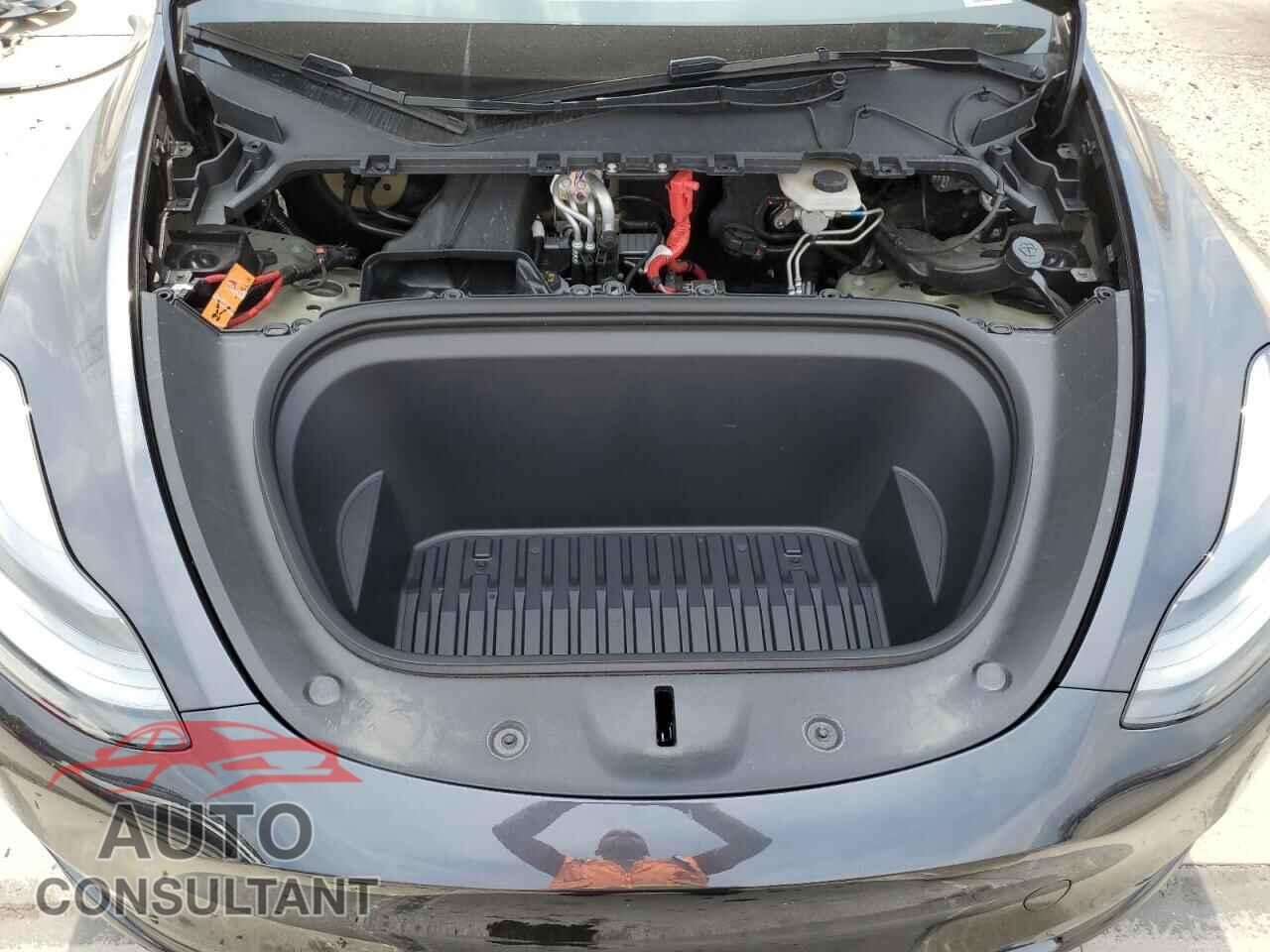 TESLA MODEL Y 2024 - 7SAYGDEE6RF114810