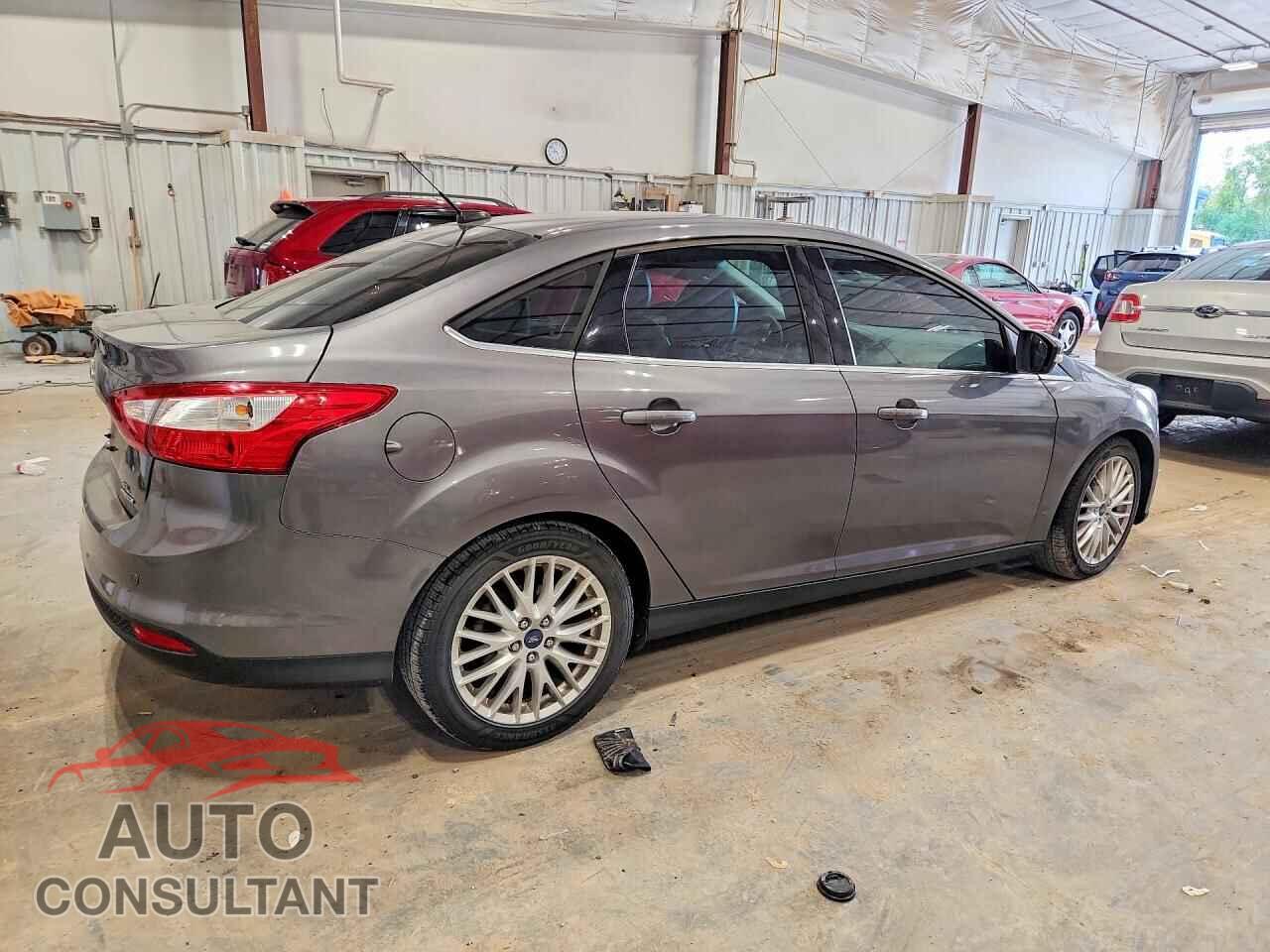 FORD FOCUS 2012 - 1FAHP3H21CL421756